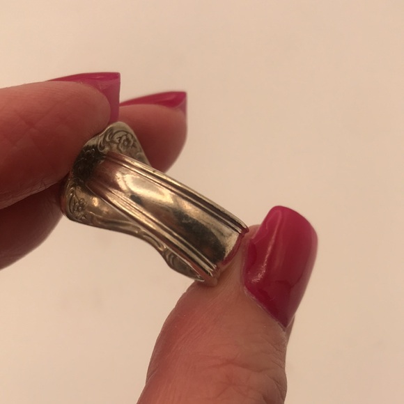 Vintage 1970's Spoon Ring Size 8 w/ Floral Motif - Picture 3 of 6